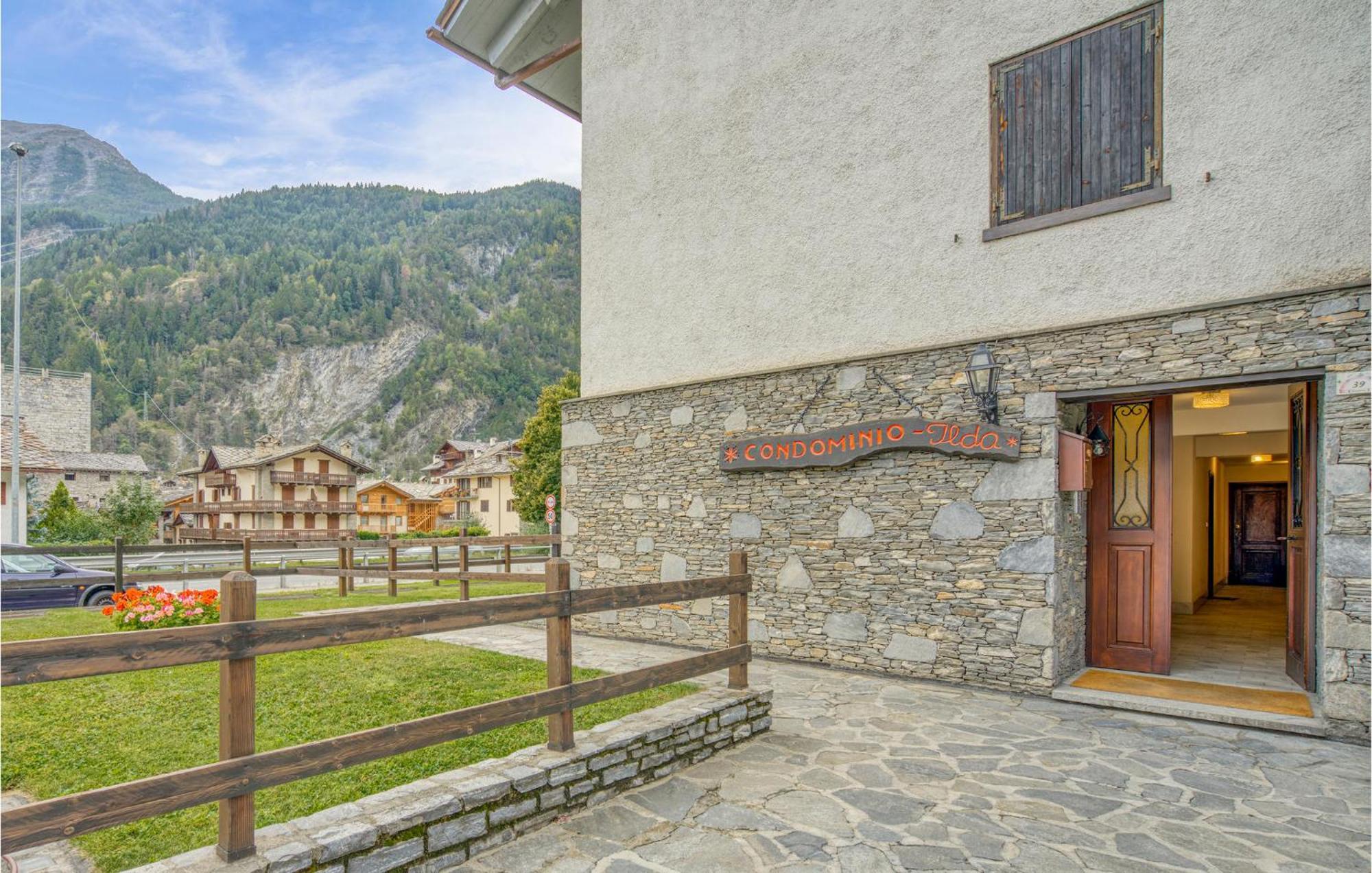Stunning Apartment In Morgex With Kitchenette Exterior foto